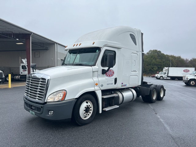 2016 Freightliner Cascadia 125 6x4 T/A Sleeper Truck Tractor 2016 Freightliner Cascadia 125 6x4 T/A Sleeper Truck Tractor