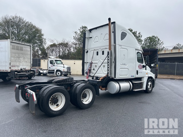 CAMIóN CAMAROTE 2016 FREIGHTLINER