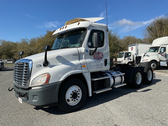 2017 Freightliner Cascadia 125 6x4 T/A Day Cab Truck Tractor