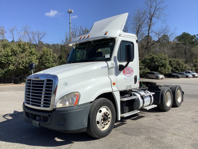 2017 Freightliner Cascadia 125 6x4 T/A Day Cab Truck Tractor