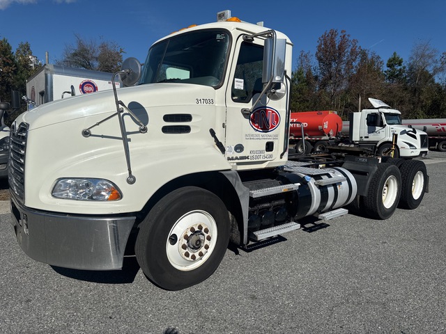2017 Mack CXU613 6x4 T/A Day Cab Truck Tractor 2017 Mack CXU613 6x4 T/A Day Cab Truck Tractor