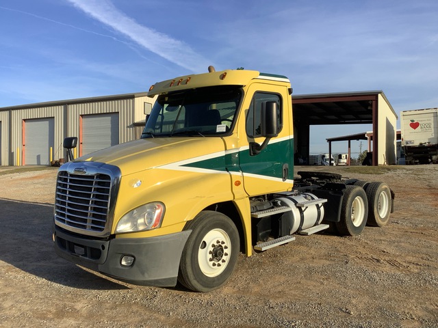 2017 Freightliner Cascadia 125 6x4 T/A Day Cab Truck Tractor