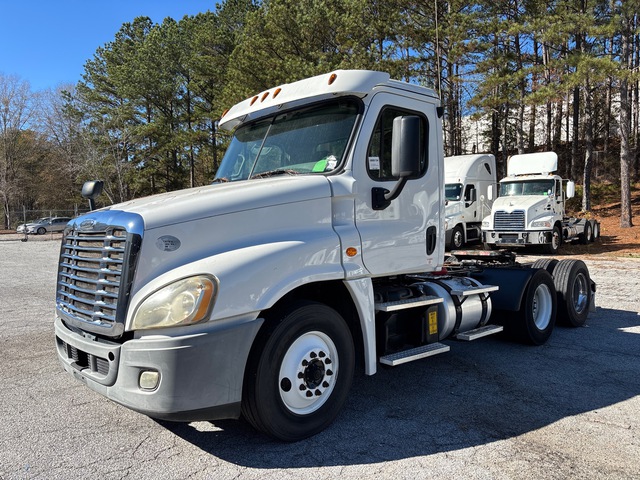 2016 Freightliner Cascadia 125 6x4 T/A Day Cab Truck Tractor
