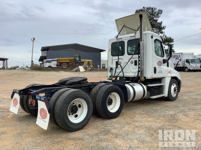 CAMIóN 2016 FREIGHTLINER