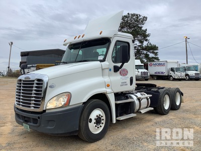 2016 Freightliner Cascadia 125 6x4 T/A Day Cab Truck Tractor