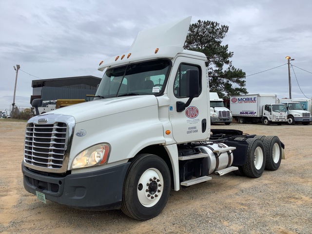 2016 Freightliner Cascadia 125 6x4 T/A Day Cab Truck Tractor