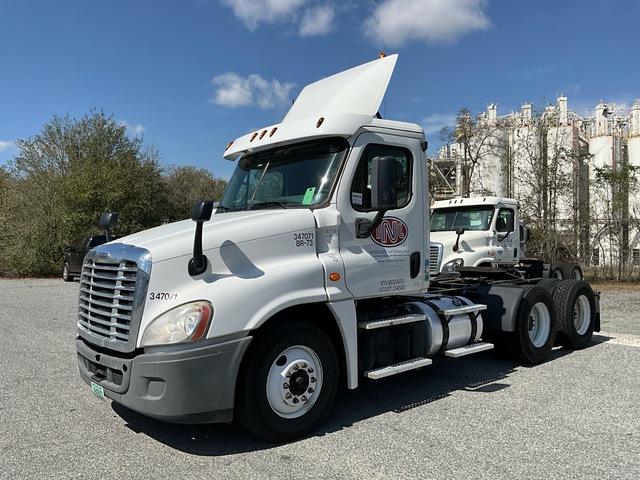 2017 Freightliner Cascadia 125 6x4 T/A Day Cab Truck Tractor