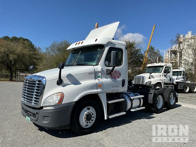 2017 Freightliner Cascadia 125 6x4 Ciągnik siodłowy T/A z kabiną dzienną