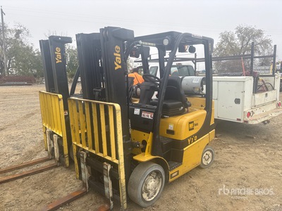 2017 Yale W17031R 4800 lb Cushion Tire Chariot Élévateur