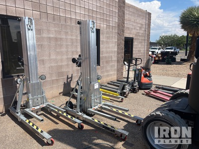 Sumner 2124 Material Hoist