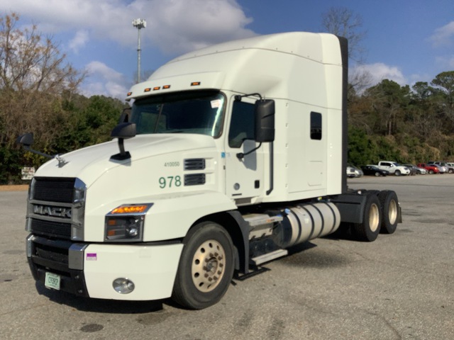 2020 Mack Anthem AN64T 6x4 T/A Sleeper Truck Tractor 2020 Mack Anthem AN64T 6x4 T/A Sleeper Truck Tractor