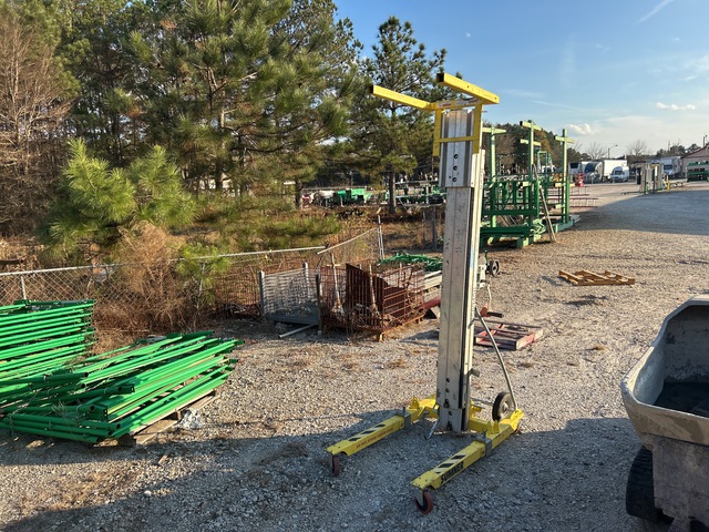 2022 Sumner 2112 Material Hoist