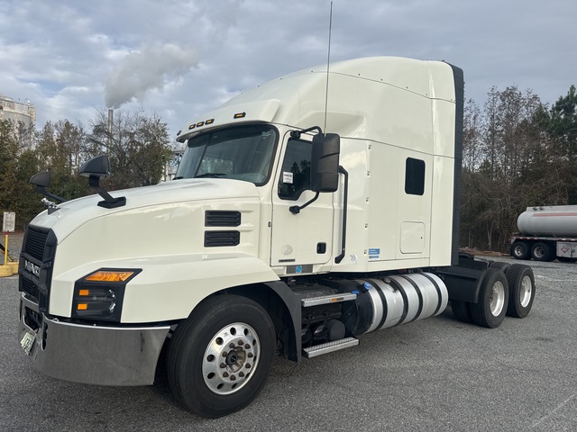 2019 Mack Anthem AN64T 6x4 T/A Sleeper Truck Tractor 2019 Mack Anthem AN64T 6x4 T/A Sleeper Truck Tractor