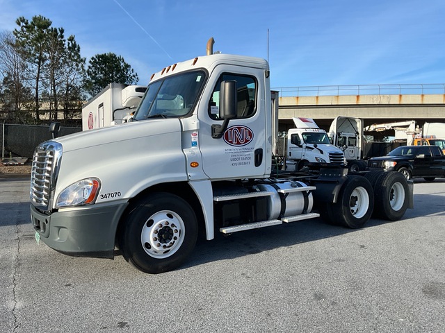 2017 Freightliner Cascadia 125 6x4 T/A Day Cab Truck Tractor