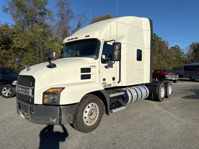 2019 Mack Anthem AN64T 6x4 T/A Sleeper Truck Tractor 2019 Mack Anthem AN64T 6x4 T/A Sleeper Truck Tractor