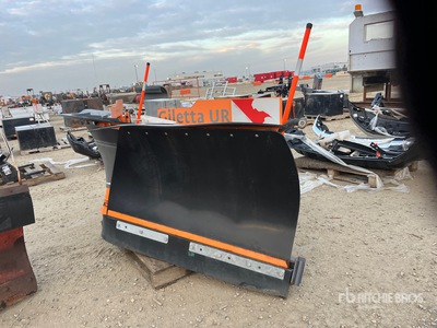 2016 Bucher 9 Ft Truck Mount 6-Way Chasse-neige