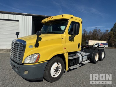 2015 Freightliner 114SD 6x4 T/A Day Cab Truck Tractor