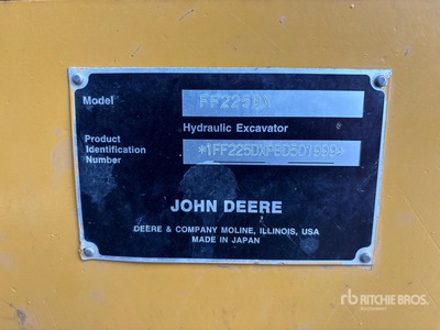 2012 John Deere 225D 油圧ショベル