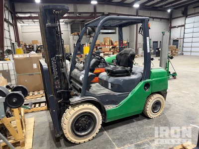2019 Toyota 8FDU30 5620 lb Pneumatic Tire Forklift