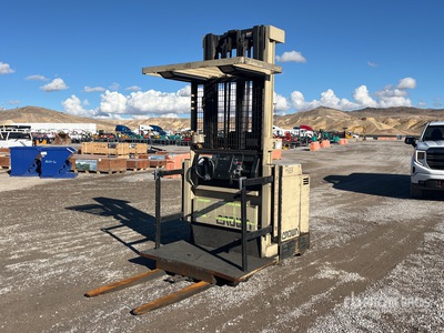 1991 Crown 30SP42TT 3000 lb Chariot à poste de conduite élevable