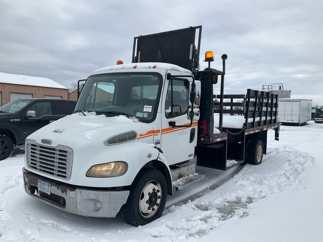2004 Freightliner M2 100 4x2 Flatbed Truck