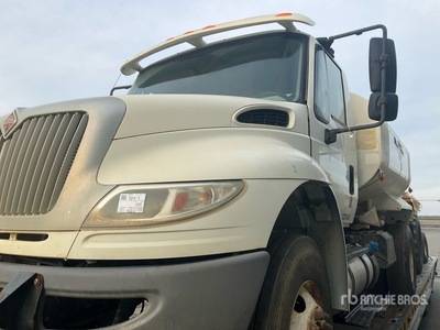 2015 International 4300 2000 gal Water Truck
