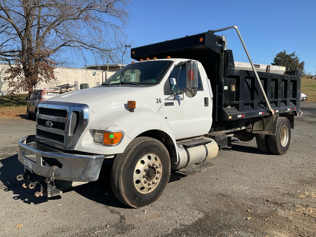 2015 Ford F-750 XLT 4x2 Dump Truck