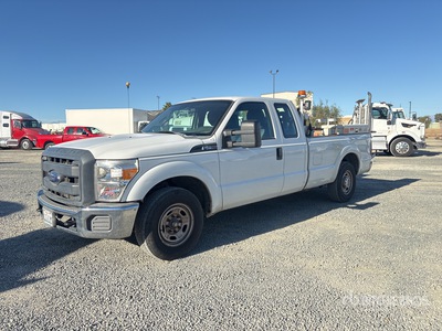 2013 Ford F-250 4x2 Extended Cab Pickup