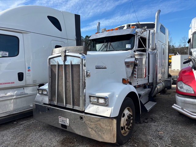 2000 Kenworth W900 6x4 T/A Sleeper Truck Tractor (Inoperable) 2000 Kenworth W900 6x4 T/A Sleeper Truck Tractor (Inoperable)