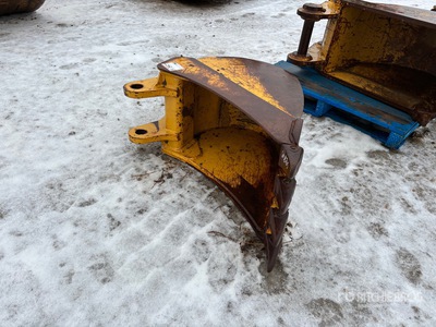 John Deere 18 in Digging Backhoe Rear Bucket - Fits JD 310