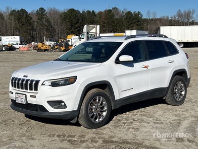 2019 Jeep Cherokee Latitude 4x4 を見 SUV