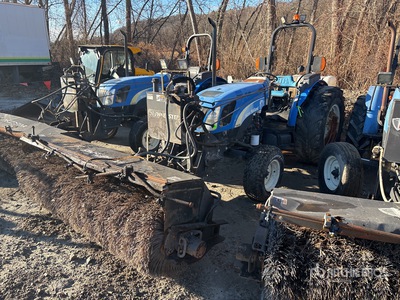 2012 New Holland T4030 Tractor escoba