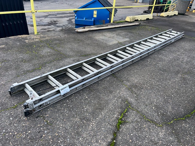 2016 Louisville 32 ft Aluminum Extension Ladder