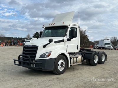 2020 Freightliner Cascadia 126 6x4 T/A Day Cab Truck Tractor