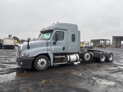 2015 Freightliner Cascadia 125 8x4 Tri/A Sleeper Truck Tractor