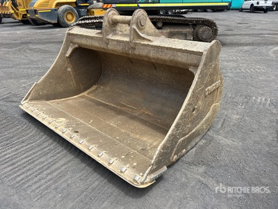 Tiger 2280 mm Q/C Cleanup Excavator Bucket