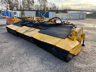 2010 New Holland 570FW 林業用機械　その他