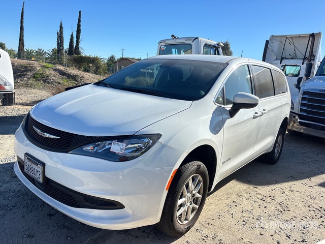 2023 Chrysler Voyager 2023 Chrysler Voyager Braunability Minivan