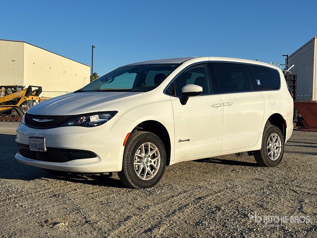 2023 Chrysler Voyager 2023 Chrysler Voyager Braunability Minivan