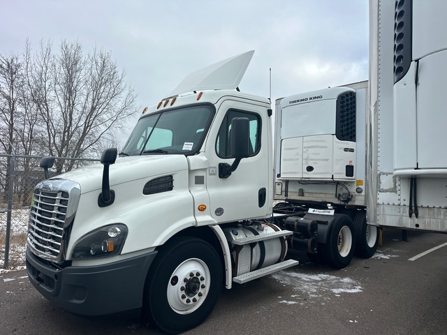 2016 Freightliner Cascadia 6x4 T/A Sleeper Truck Tractor