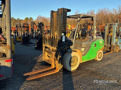 2015 Toyota 8FG45U 8500 lb Pneumatic Tire Forklift