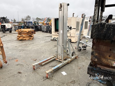 Montacargas de material