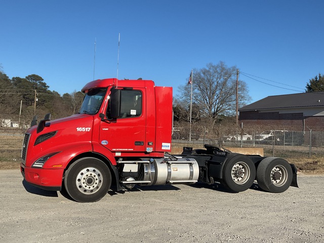 2022 Volvo VNR 6x2 T/A Day Cab Truck Tractor