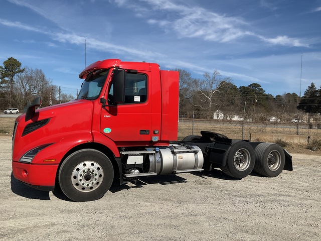 2022 Volvo VNR 6x2 T/A Day Cab Truck Tractor