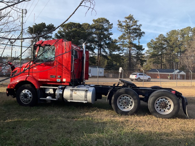 2022 Volvo VNR 6x2 T/A Day Cab Truck Tractor (Inoperable)