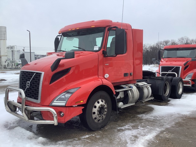 2021 Volvo VNR 6x2 T/A Day Cab Truck Tractor