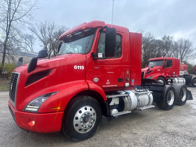 2021 Volvo VNR 6x2 T/A Day Cab Truck Tractor