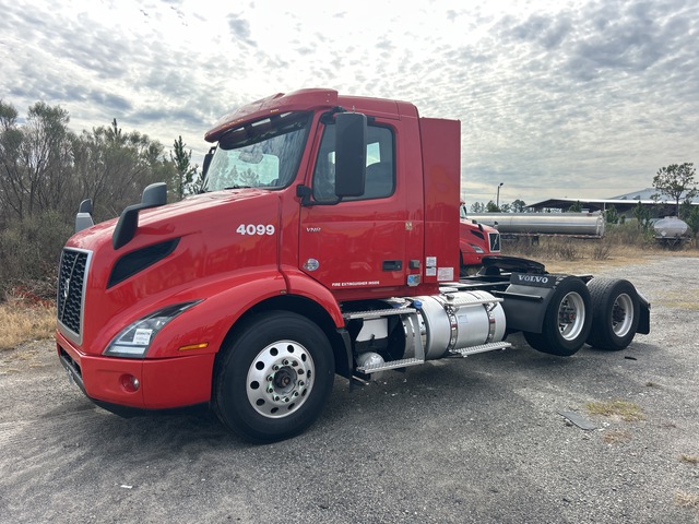 2021 Volvo VNR 6x2 T/A Day Cab Truck Tractor