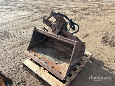 H & H 48 in Hydraulic Tilt ローダーバックホー用バケット - Fits John Deere 410J