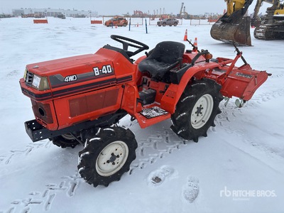 Kubota B40 4WD جرار متعدد الاستخدامات